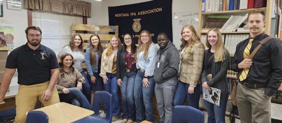 A group photo of men and women.